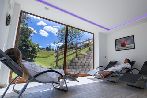 Couples treatment rooms, sauna, hot tub, body treatments, mud baths