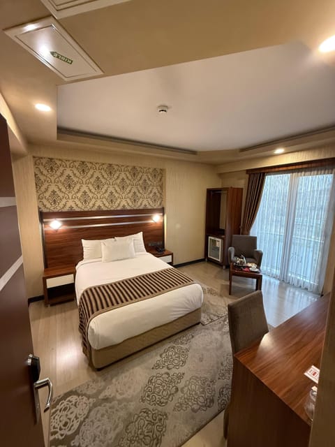 Standard Double Room | Premium bedding, minibar, in-room safe, desk