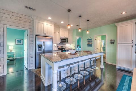 House, 3 Bedrooms | Private kitchen | Fridge, microwave, oven, dishwasher