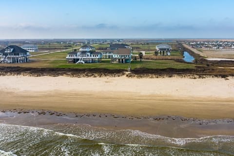 House, 4 Bedrooms | Beach