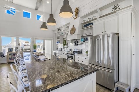 House, 4 Bedrooms | Private kitchen | Fridge, microwave, oven, coffee/tea maker