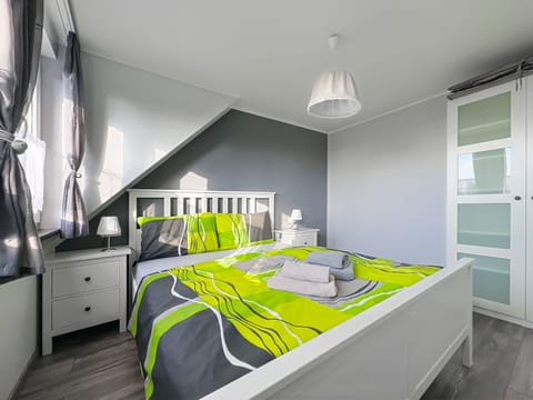 Apartment, Garden View (5) | Soundproofing, iron/ironing board, WiFi (free), individually decorated
