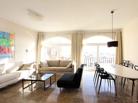 Open-spaced living area with 2 large windows - veoapartment