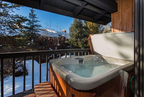 Herbage Townhomes:  3BR, 3BA + loft with private hot tub & pool during summer