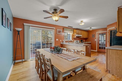 Dining area, ease of access to the deck