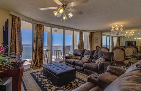Ocean Front Living Room with huge gulf front  balcony.