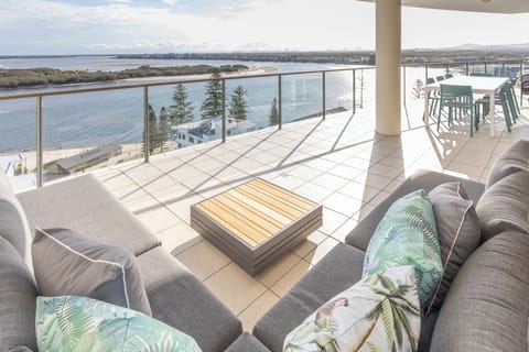 3 Bedroom Apartment - Penthouse | Terrace/patio