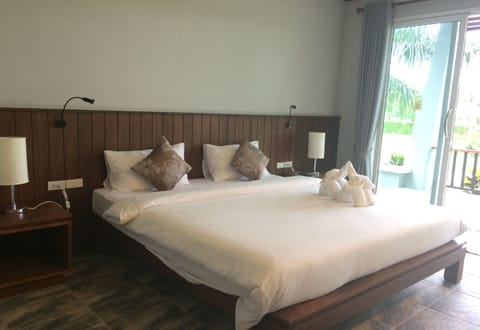 Bungalow | Premium bedding, minibar, in-room safe, desk