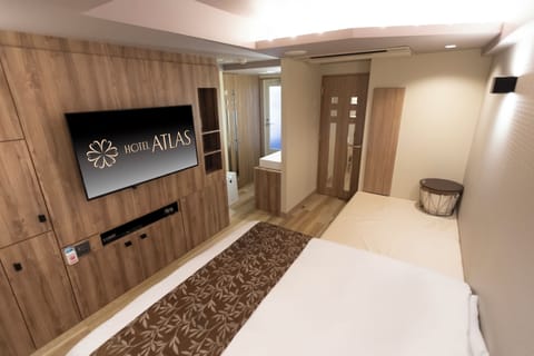 1 bedroom, down comforters, minibar, free WiFi