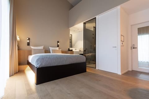 Minibar, in-room safe, desk, soundproofing