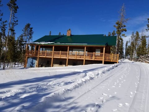 Exterior View facing Mountains