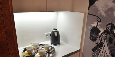 Romantic Apartment, 1 King Bed, Balcony | Private kitchenette | Fridge, stovetop, coffee/tea maker, electric kettle