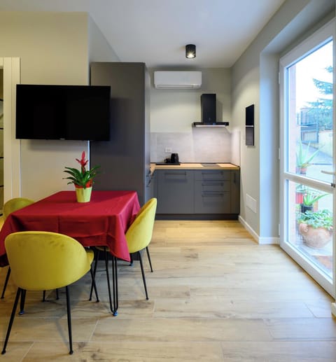 Apartment | Living area | Flat-screen TV