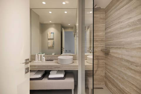 Deluxe Double or Twin Room, Sea View | Egyptian cotton sheets, premium bedding, in-room safe, desk