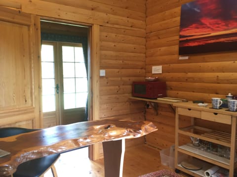 Egyptian cotton sheets, premium bedding, down comforters, desk