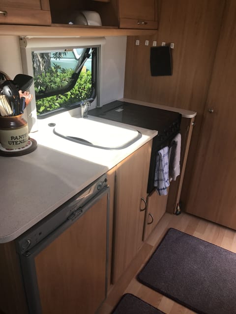 Economy Cabin | Private kitchen | Shared fridge, microwave, rice cooker, blender