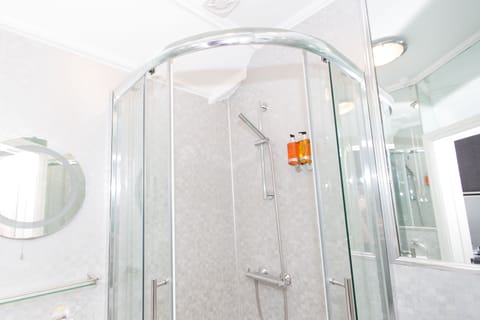 Triple Room, Ensuite (Family ensuite) | Bathroom | Free toiletries, hair dryer, slippers, towels