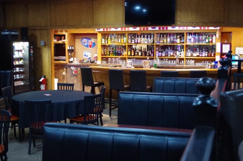 Serves dinner and happy hour