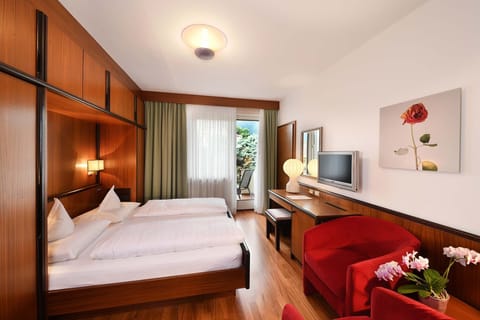 Double or Twin Room, Balcony (South Side) | Hypo-allergenic bedding, minibar, in-room safe, soundproofing