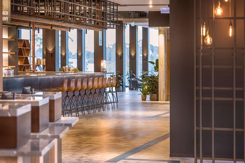 Lobby lounge
