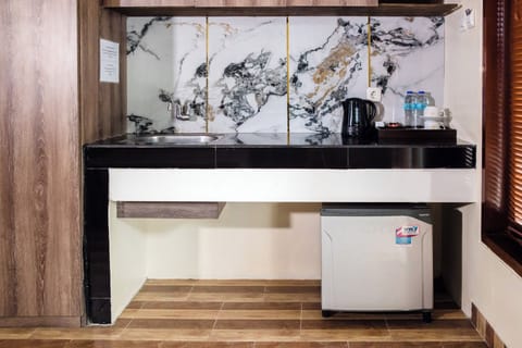 Deluxe Room, 1 Double or 2 Twin Beds | Living area | Flat-screen TV