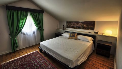 Double Room | Minibar, in-room safe, desk, free WiFi