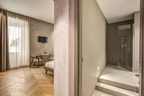 Premium bedding, minibar, in-room safe, desk