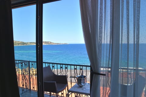 Deluxe Penthouse, 1 Bedroom, Balcony, Sea View | Minibar, in-room safe, individually decorated, desk