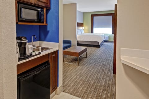 Suite, 1 King Bed | In-room safe, iron/ironing board, free cribs/infant beds, rollaway beds