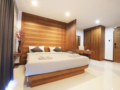 Standard Double Room | Minibar, desk, blackout drapes, rollaway beds (surcharge)