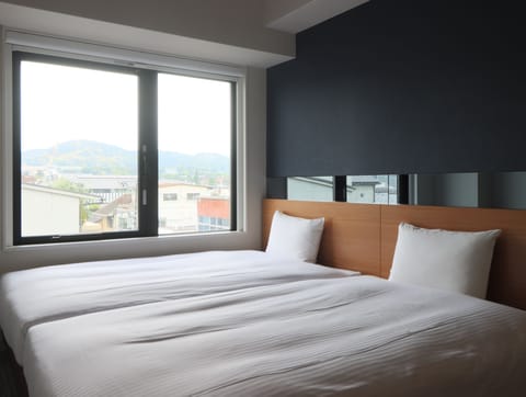 Deluxe Twin Room | Down comforters, desk, blackout drapes, free WiFi