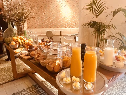 Free daily continental breakfast