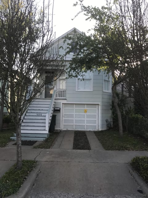 Off street parking in driveway