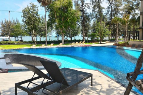 3 outdoor pools