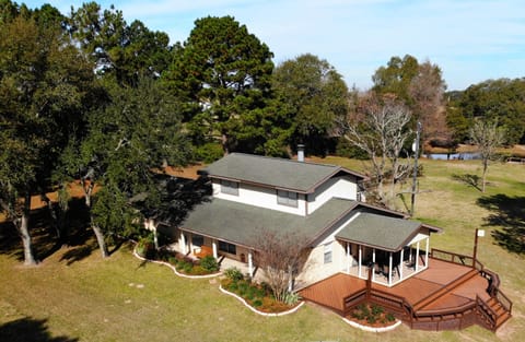 Bellheim, beautiful landscaping & Trex deck