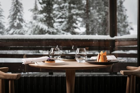 2 restaurants, breakfast, lunch, dinner served; French cuisine