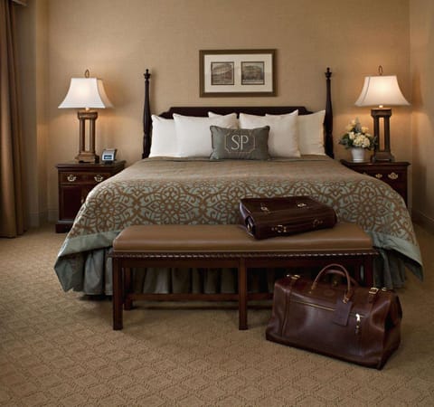 Hypo-allergenic bedding, minibar, in-room safe, desk