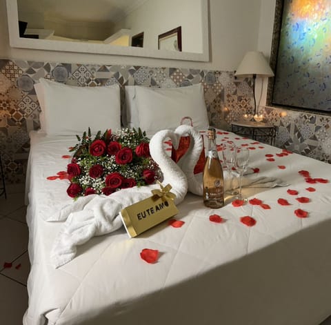 Grand Room, 1 Bedroom, Jetted Tub | Hypo-allergenic bedding, blackout drapes, free WiFi, bed sheets