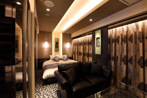 Desk, blackout drapes, free WiFi, bed sheets
