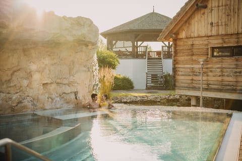 7 indoor pools, 8 outdoor pools, pool umbrellas, sun loungers