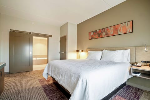 Suite, 1 King Bed, Accessible, Non Smoking (Hearing) | Premium bedding, down comforters, blackout drapes, free WiFi