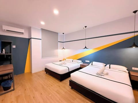 Family Room | Desk, iron/ironing board, free WiFi, bed sheets