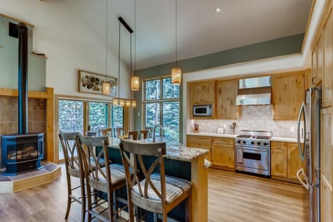 House, 4 Bedrooms | Private kitchen | Microwave, oven, dishwasher, coffee/tea maker