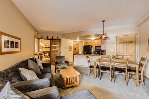 Condo, 2 Bedrooms | Interior