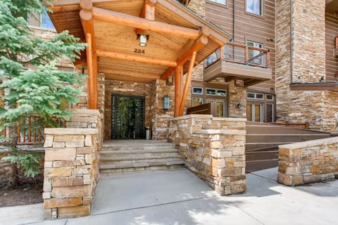 Condo, 3 Bedrooms | Property grounds