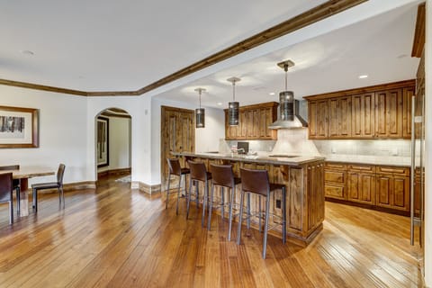 Condo, 4 Bedrooms | Private kitchen | Microwave, oven, stovetop, dishwasher