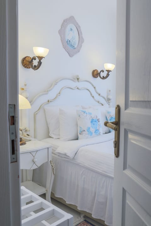 Deluxe Double Room | In-room safe, desk, soundproofing, free WiFi