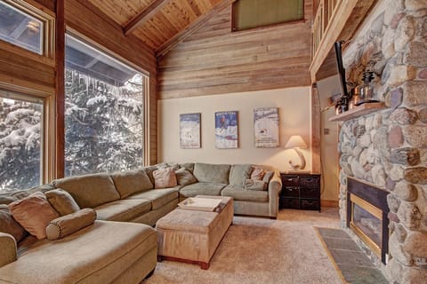 Condo, 3 Bedrooms | Interior
