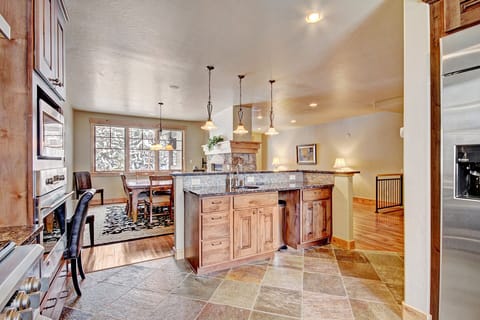 Townhome, 4 Bedrooms | Private kitchen | Full-size fridge, microwave, oven, stovetop