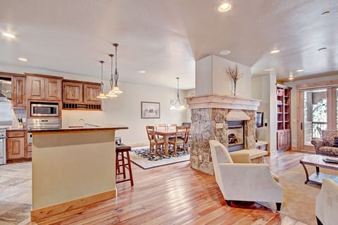 Townhome, 4 Bedrooms | Private kitchen | Full-size fridge, microwave, oven, stovetop